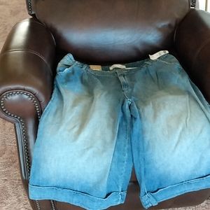 Old navy,nwt,denim,Capri,boot topper type, jean material,size 16